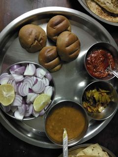 दाल बाटी (Dal baati recipe in hindi) रेसिपी मुख्य फोटो