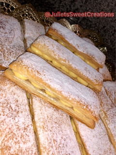 Una foto de Pastelitos individuales de hojaldre 🍦rellenos de crema pastelera