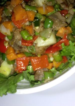 A picture of Diced beef stir fry and veges.