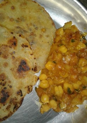 পরোটা ও চানা রেসিপির প্রধান ছবি
