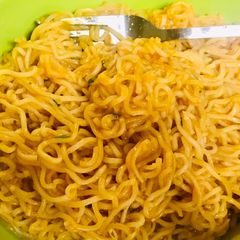A picture of 3 minutes Ching’s schezwan noodles.