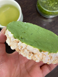 Una foto de Tortitas de arroz con chocolate de Matcha