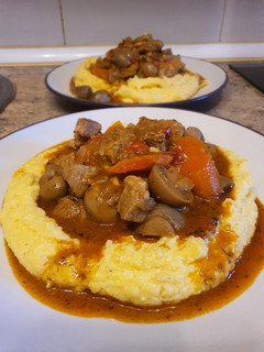 Una foto de Goulash o Gulyás