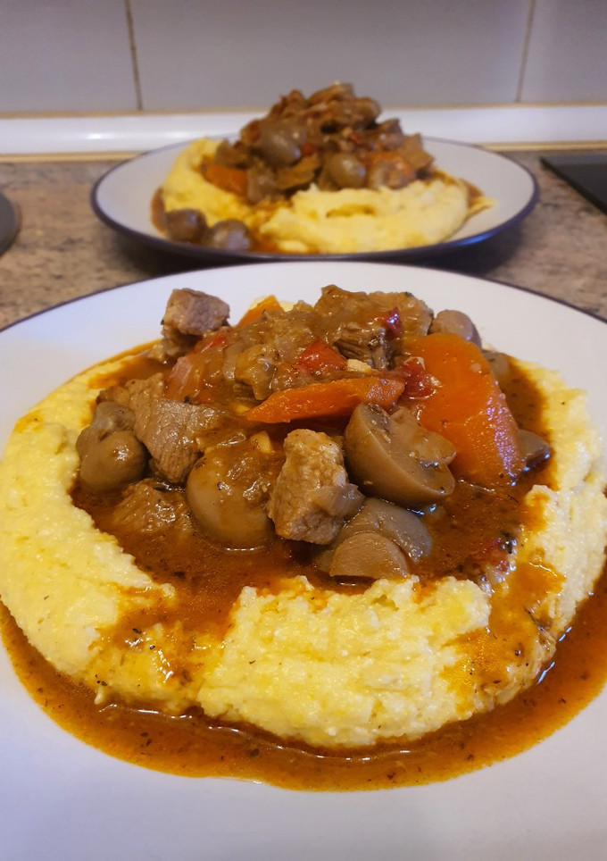 Una foto de Goulash o Gulyás
