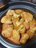 Tortitas de coliflor lampreada con salsa de tomate