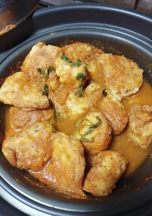 Una foto de Tortitas de coliflor lampreada con salsa de tomate