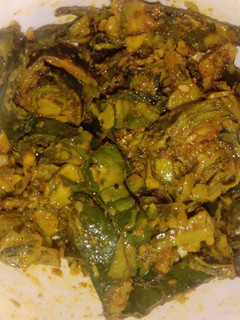 અળવીના પાત્રા(Patra recipe in Gujarati) રેસીપી મુખ્ય ફોટો
