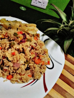 A picture of Raisins,pineapple,veggie rice#mashujaarecipe.