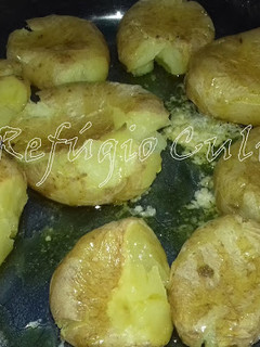 Foto de Batatas à Murro no Microondas