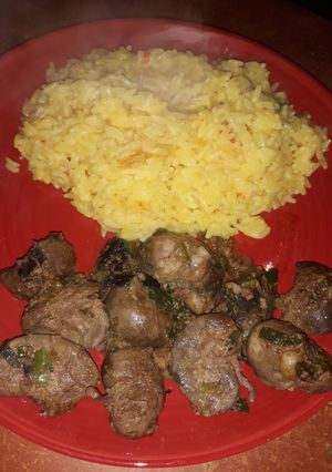 Una foto de Riñoncitos ovinos con Arroz 4 quesos