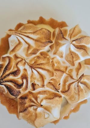 Une photo de Tartelettes Citron et Rhubarbe Meringuées
