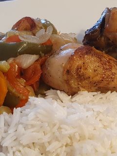 Una foto de Pollo al horno con verduras y 1906