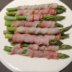 A picture of Steam Bacon and Asparagus.