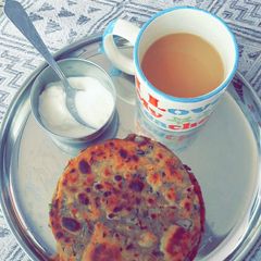A picture of Missi roti or Dal Paratha.