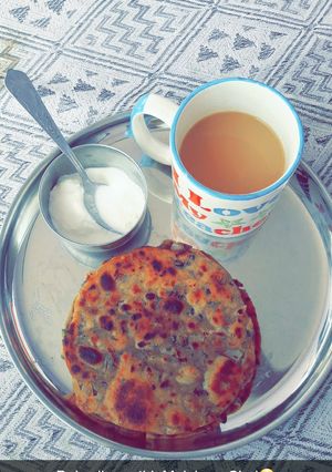 A picture of Missi roti or Dal Paratha.