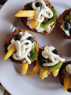 Una foto de Tartaletas  de  Frutas con crema