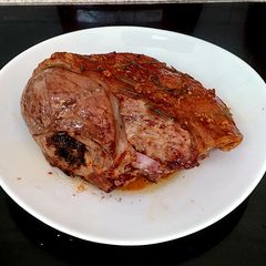 A picture of My Rosemary and Garlic flavoured Roast Lamb. 🤩.