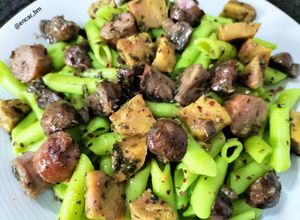 Foto principal de Macarrones con longaniza, relleno y portobello al ajillo