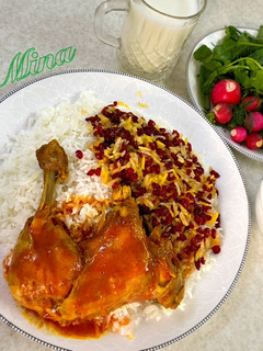 عکسی از دستور زرشک پلو مرغ با سس رب و نارنج
