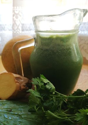 Una foto de Jugo verde 🥒🌿🥤💚 meal prep