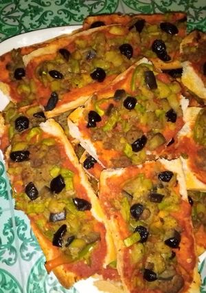 صورة لوصفة لبريزيان على شكل مني بيتزا 🥖🥖🥖