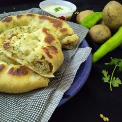 A picture of Aloo kabab naan without oven serve with raita.