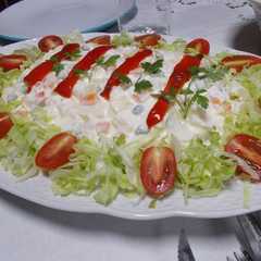 Una foto de Ensalada rusa clásica con mayonesa casera