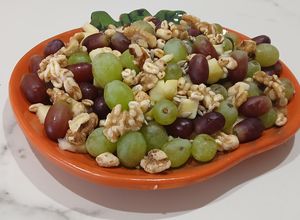 Foto principal de Macedonia de Manzana, Uvas y Arroz Inflado