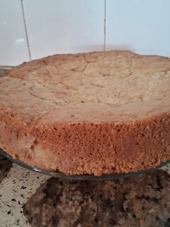 Una foto de Torta escondida de peras🍐🍐