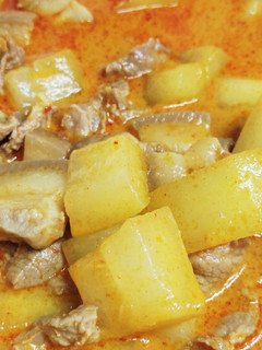 A picture of Chinese-Style Pork Curry with Winter Melon.