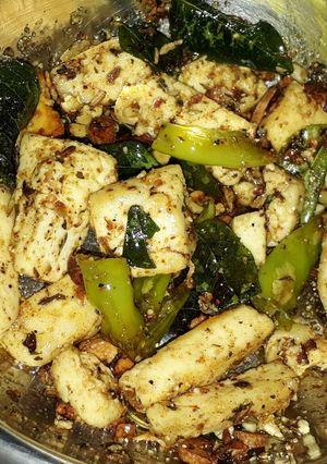 A picture of Chilli garlic paneer.