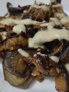 Una foto de Berenjenas🍆con cebolla🌰 caramelizada🥙 y ajo🍯🌯