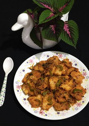 A picture of Chatpata Bread Upma in red sauce.