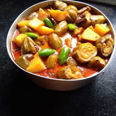 A picture of Potato pointed gourd  curry.