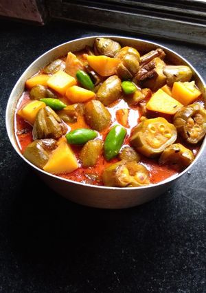 A picture of Potato pointed gourd  curry.