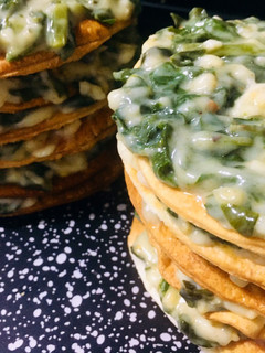 Una foto de 🥞ROGELITOS🥞RELLENOS CON 🥬ACELGA🥬 Y SALSA BLANCA CREMOSA SABOR 🧀QUESO🧀