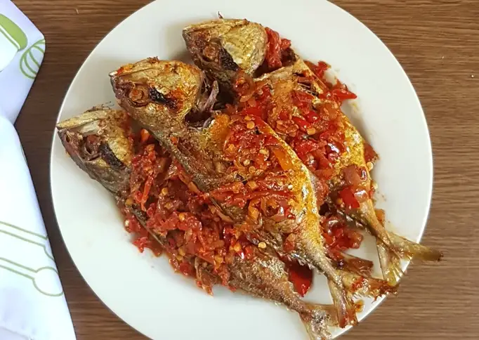 Ikan Goreng Cabe Merah