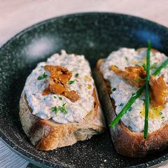 A picture of Chanterelle cream bruschetta😍.