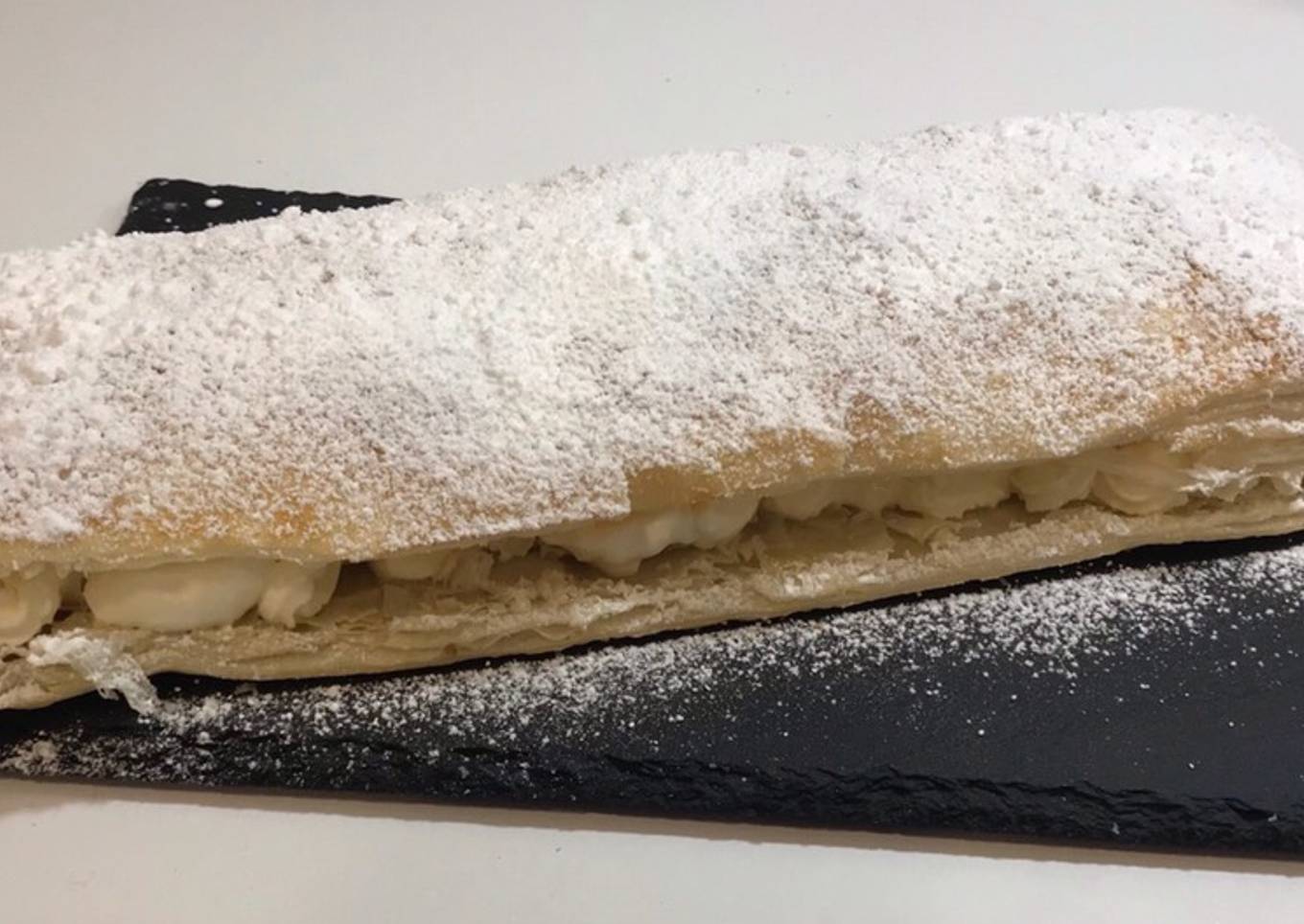 Tarta milhojas con nata