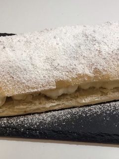 Una foto de Tarta milhojas con nata