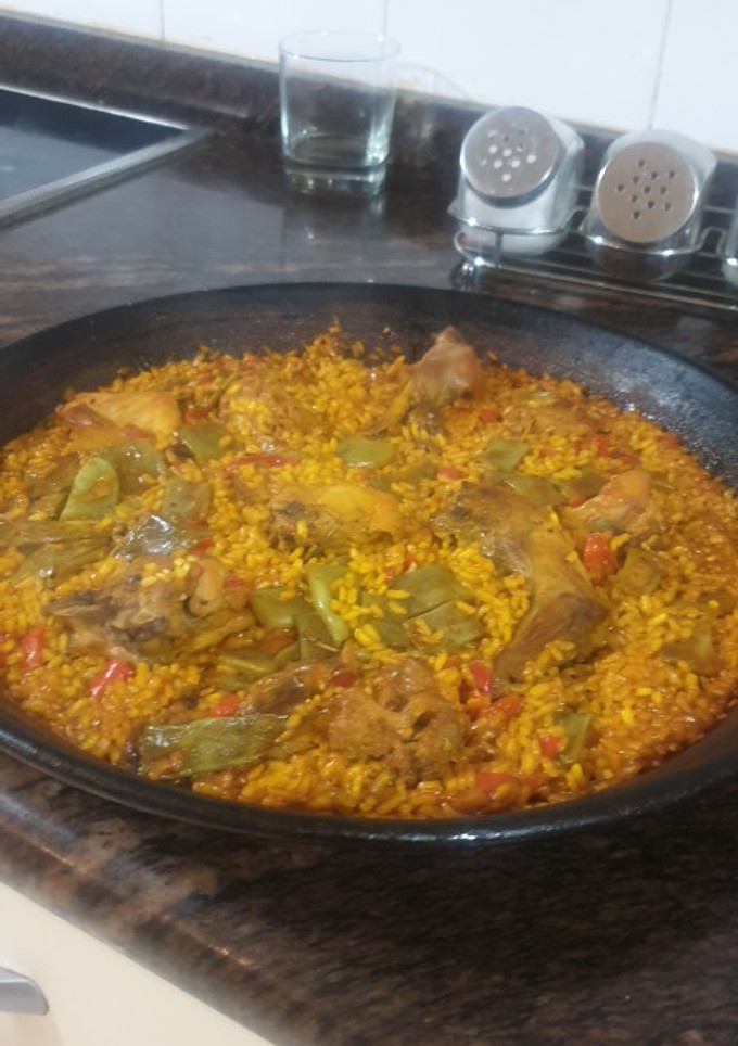 Una foto de Paella valenciana
