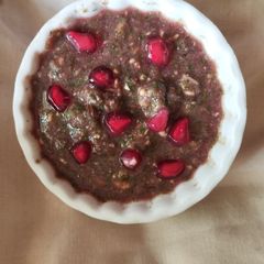 A picture of Pomogranate chutney.
