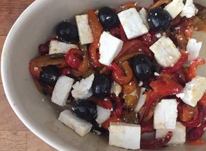 Foto de Salada de Pimentos Assados com Feta e Azeitonas