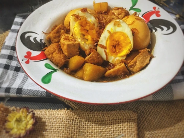 Cara Gampang Membikin Resep Semur Telur Tahu Kentang yang Uenak Anti Ribet, Sempurna