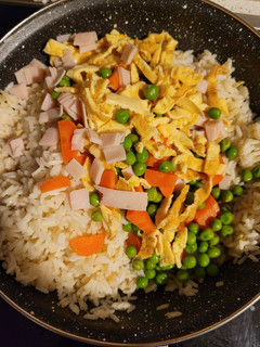 Una foto de Arroz tres delicias casero!!