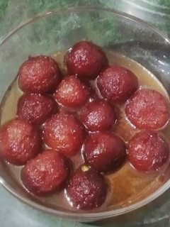 आटे का गुलाब जामुन (atte ka gulab jamun recipe in Hindi) रेसिपी मुख्य फोटो