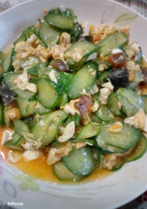 小黃瓜炒三色蛋 的食譜成品照片