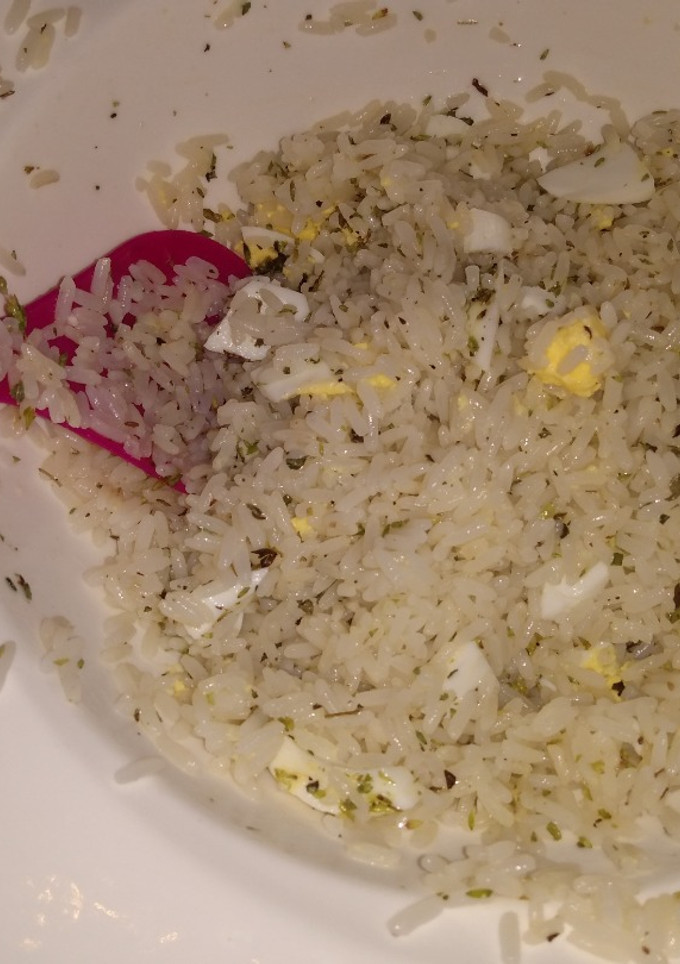 Una foto de Ensalada de arroz fácil, barata y rica