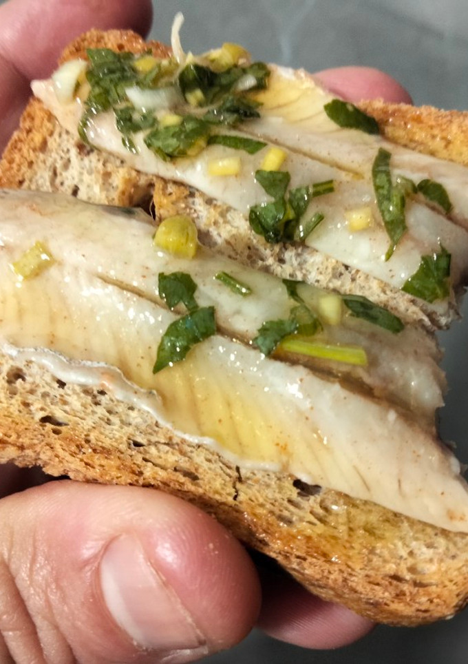 Una foto de Boquerones adobados en vinagre
