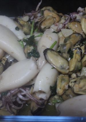 Foto principal de Chipirones y mejillones al ajillo